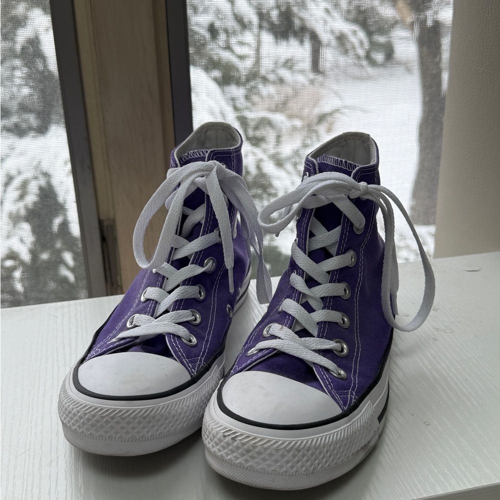 Purple Converse Sneakers size 6.5 — BARELY USED

Original price is $120
